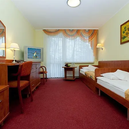 호텔 Unitral W Mielnie 4*